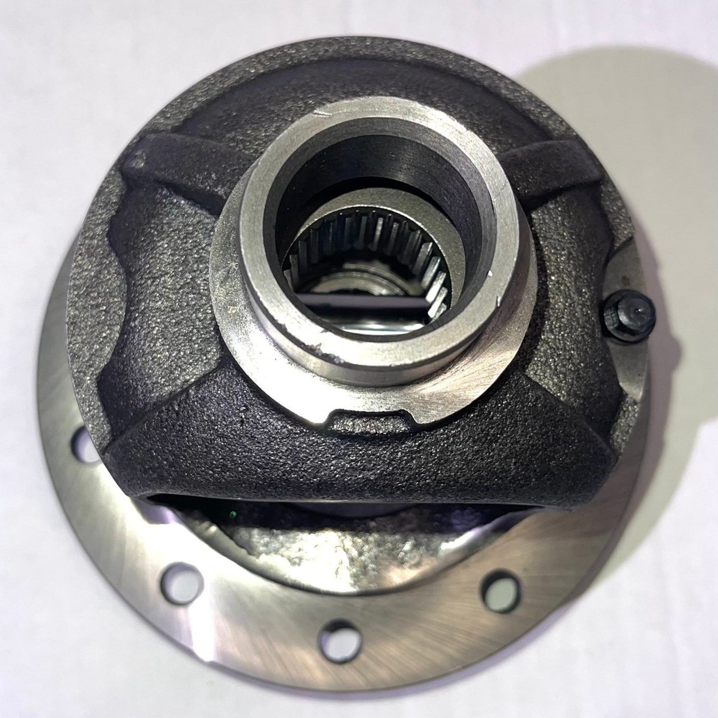 GM 8.6L Differential Carrier Case YC G40048044) Differential Carrier GM 8.6L