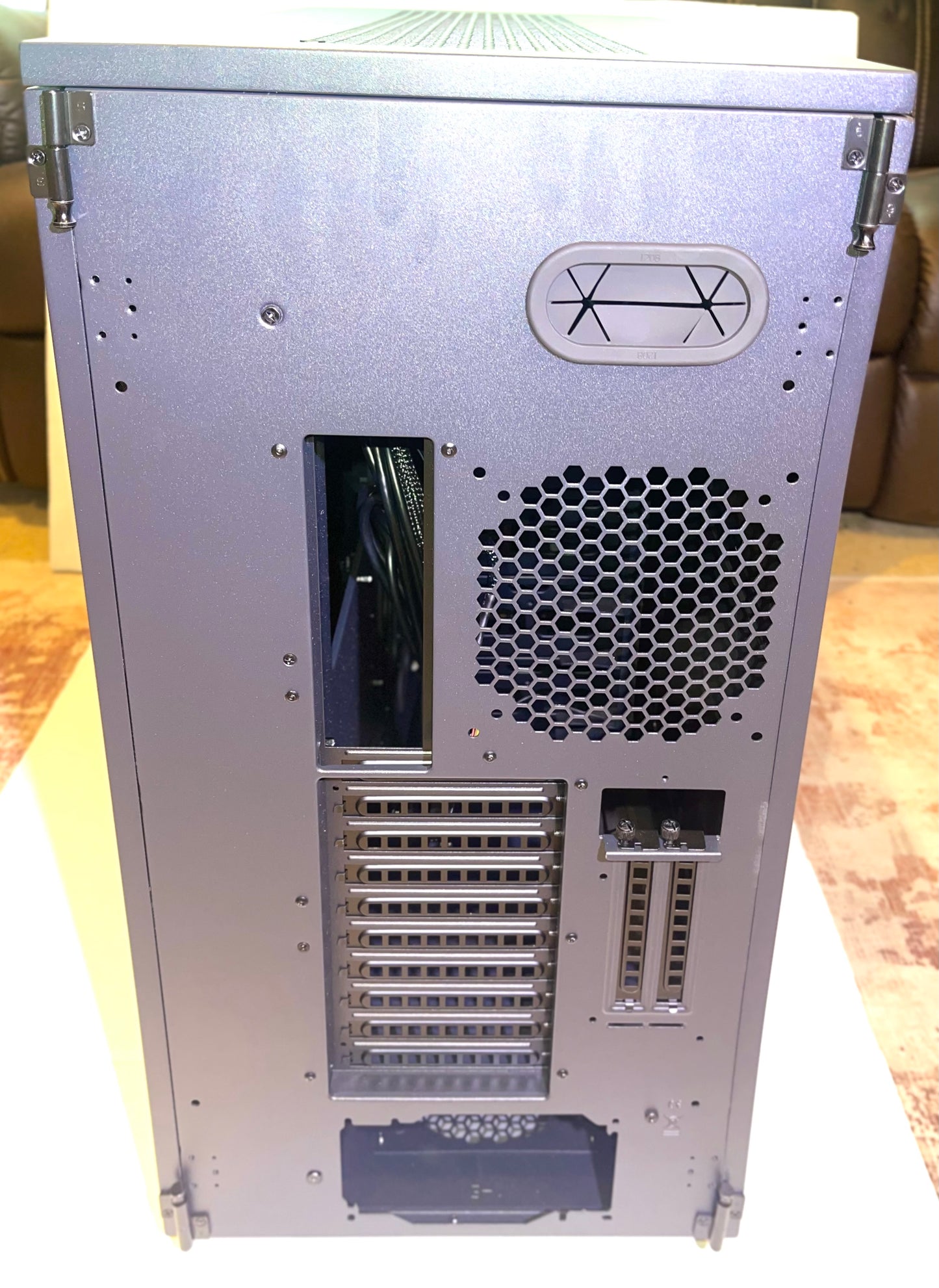 Thermaltake AX700 Super Tower; SSI-CEB/SSI-EEB/XL-ATX/E-ATX; 560mm Radiator Support; 360mm-630mm GPU Clearance; Support for up to 18x 3.5 or 2.5"; Supports 2X 5.25; CA-11B-00F1NN-00

Brand Thermaltake
Motherboard Compatability Extended ATX, Server ATX, AT