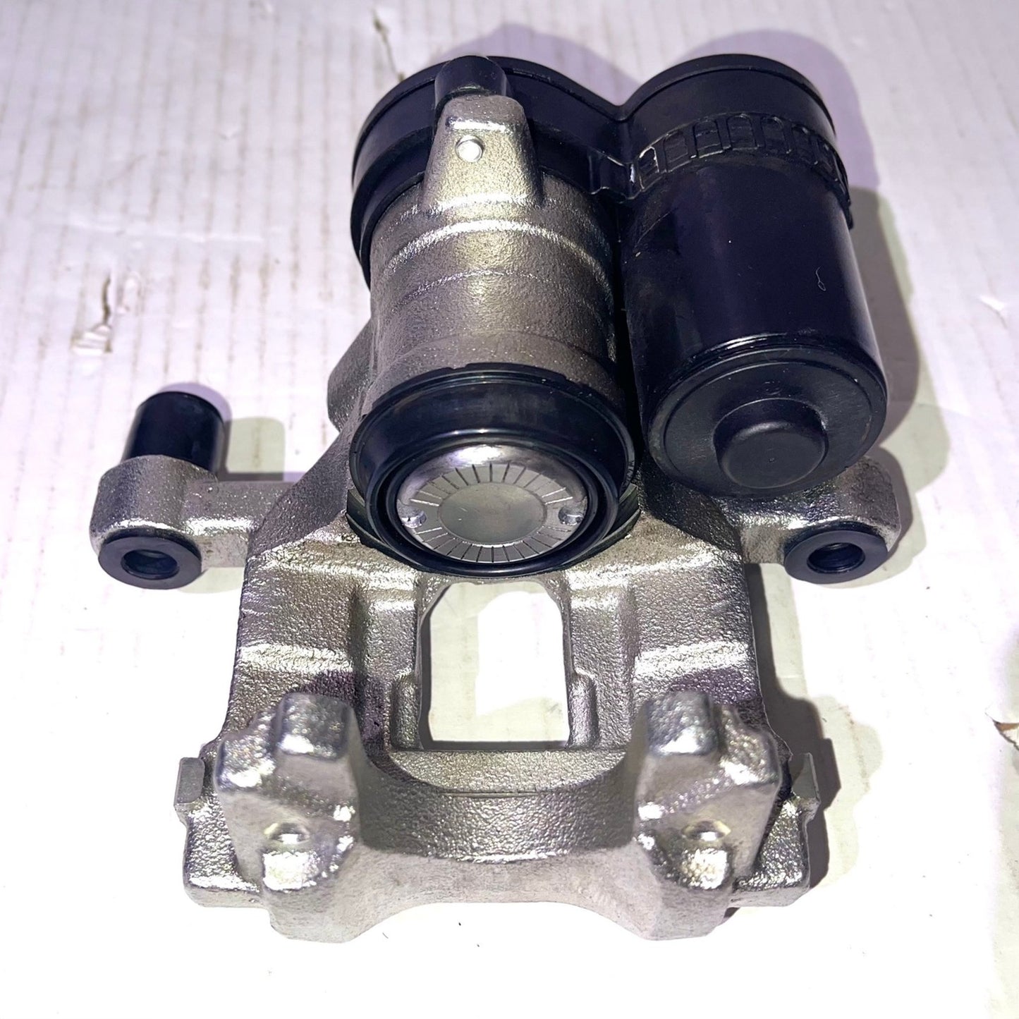 Brake Caliper Rear Left Driver Side for 2016-20 Jaguar XF XE F-PACE T2H37950 T2H7435 T2H37952 J9C25311 T2H40281 T4K8132 T4N7528