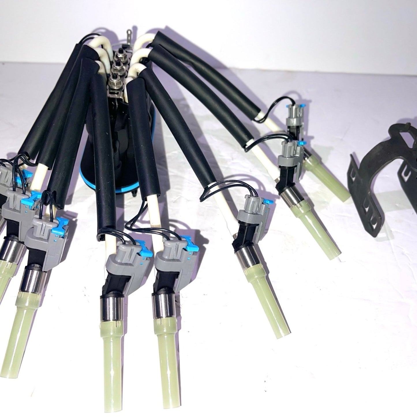 Spider Fuel Injector for FJ504 89060440 17114163 Compatible with GMC K3500 Yukon Cadillac Chevrolet Escalade C1500 Suburban Express 1500 3500 K2500 P30 P3500 Savana V8 5.0L 5.7L 1996-2002