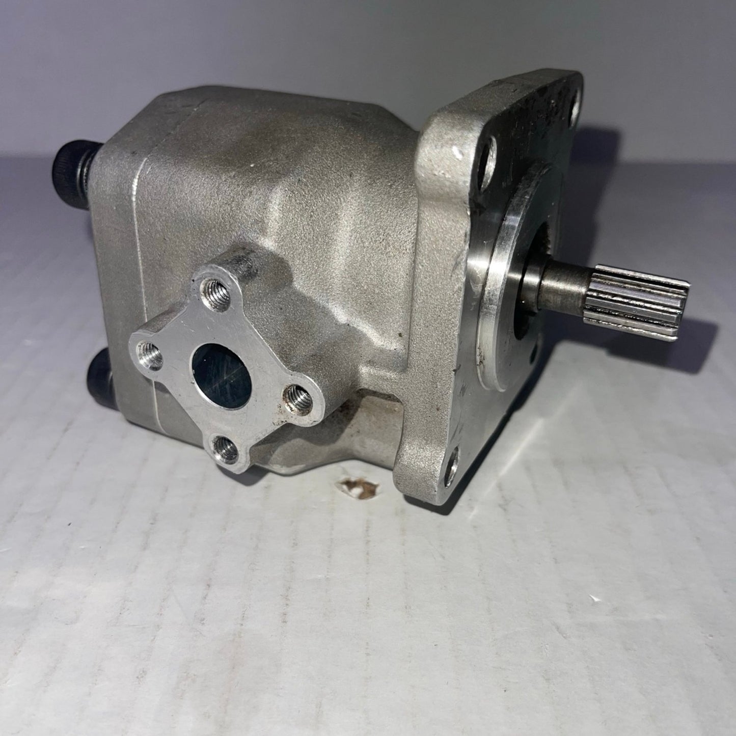35110-76100 Hydraulic Pump for Kubota Tractors L175, L185, L225, L245, L295, L20