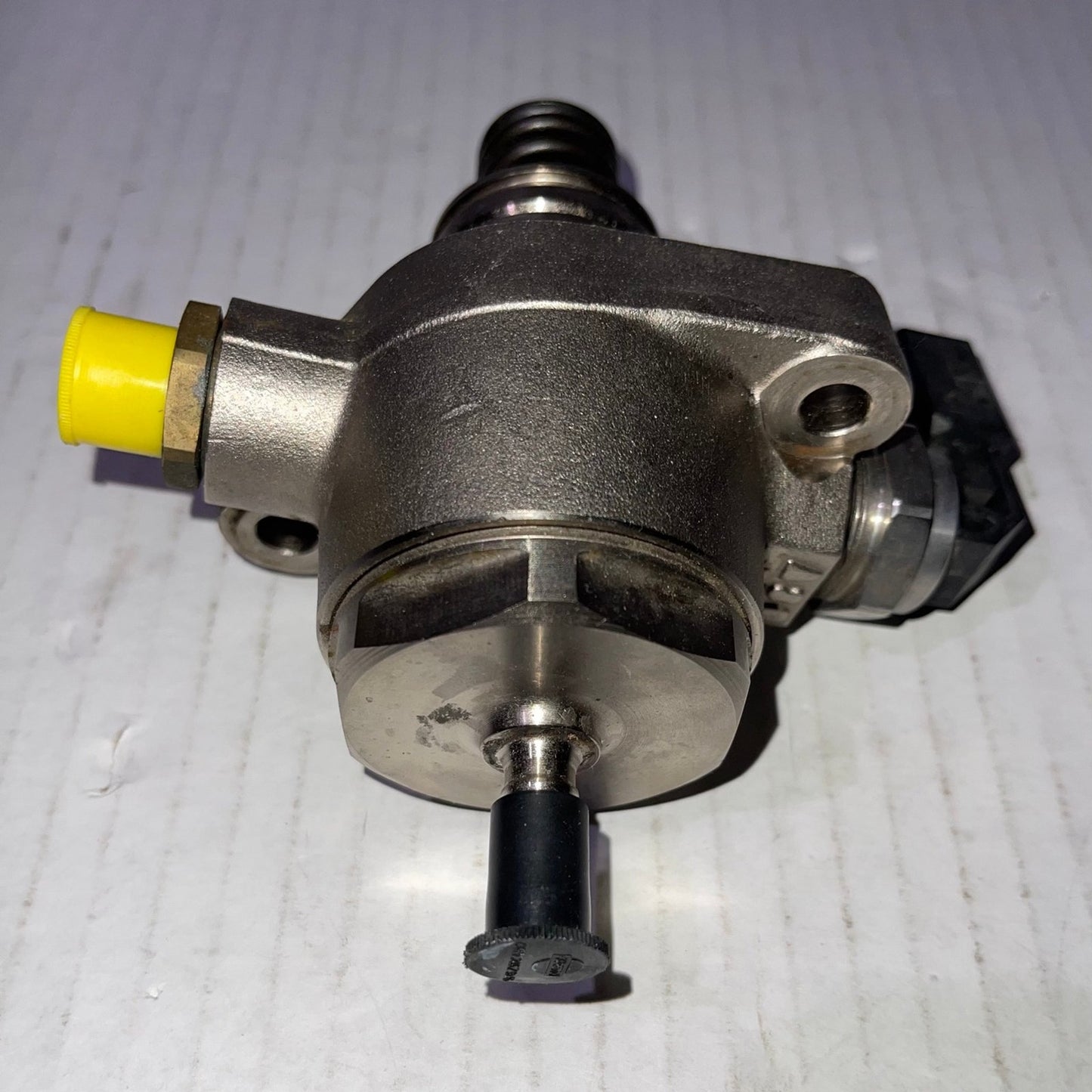 Car Pressure Fuel Pump for AUDI VOLKSWAGON PASSAT 2016-2017 06L127027 06L127027A