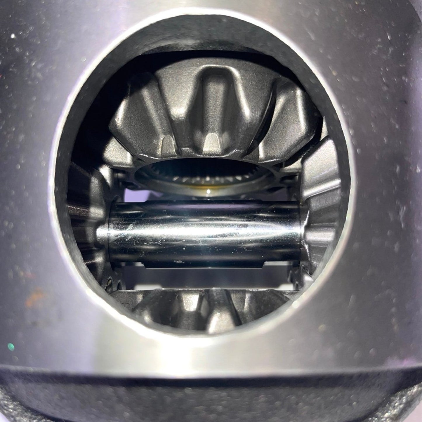 GM 8.6L Differential Carrier Case YC G40048044) Differential Carrier GM 8.6L