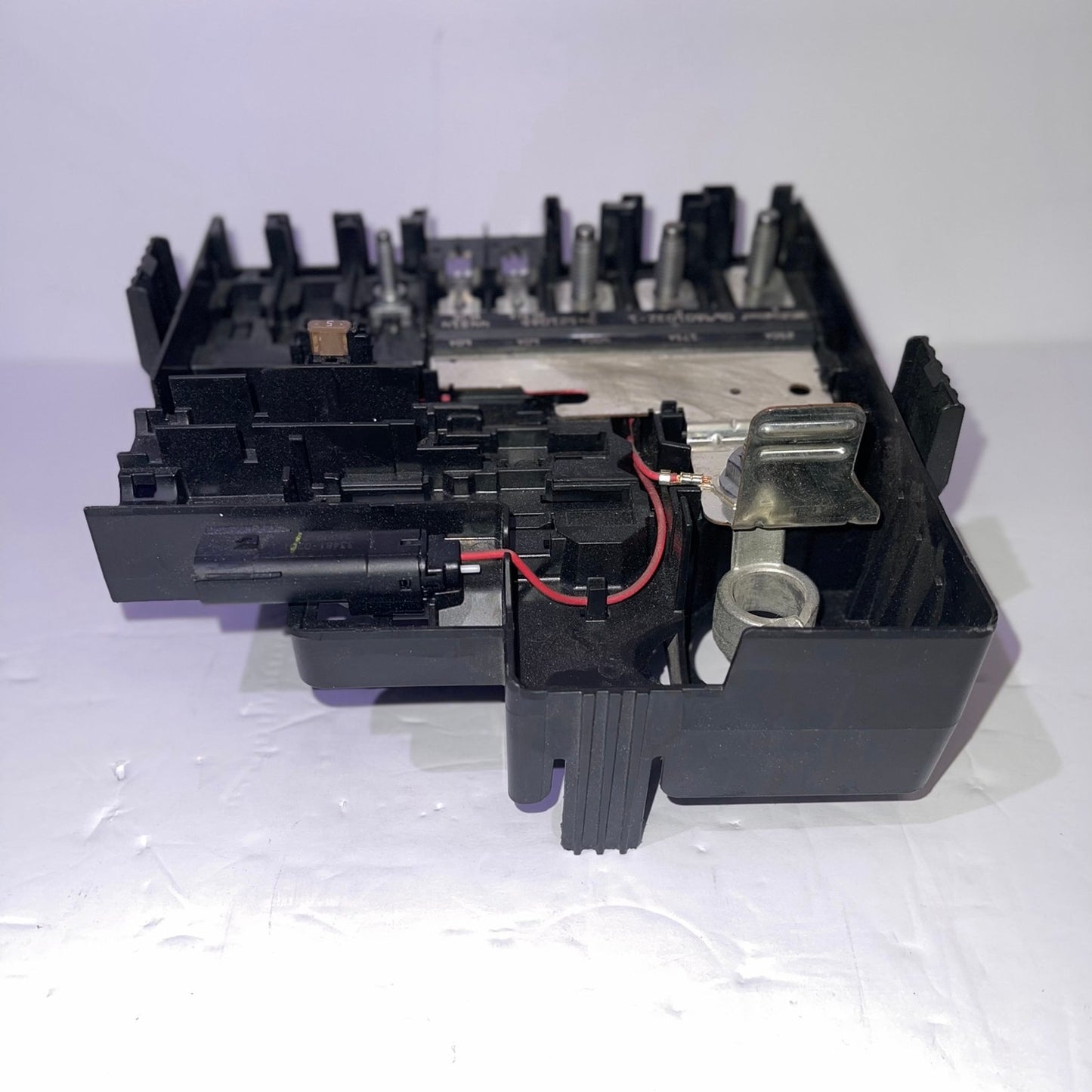 Battery Distribution Engine Compartment Fuse Block Chevy Silverado 1500 2500 HD