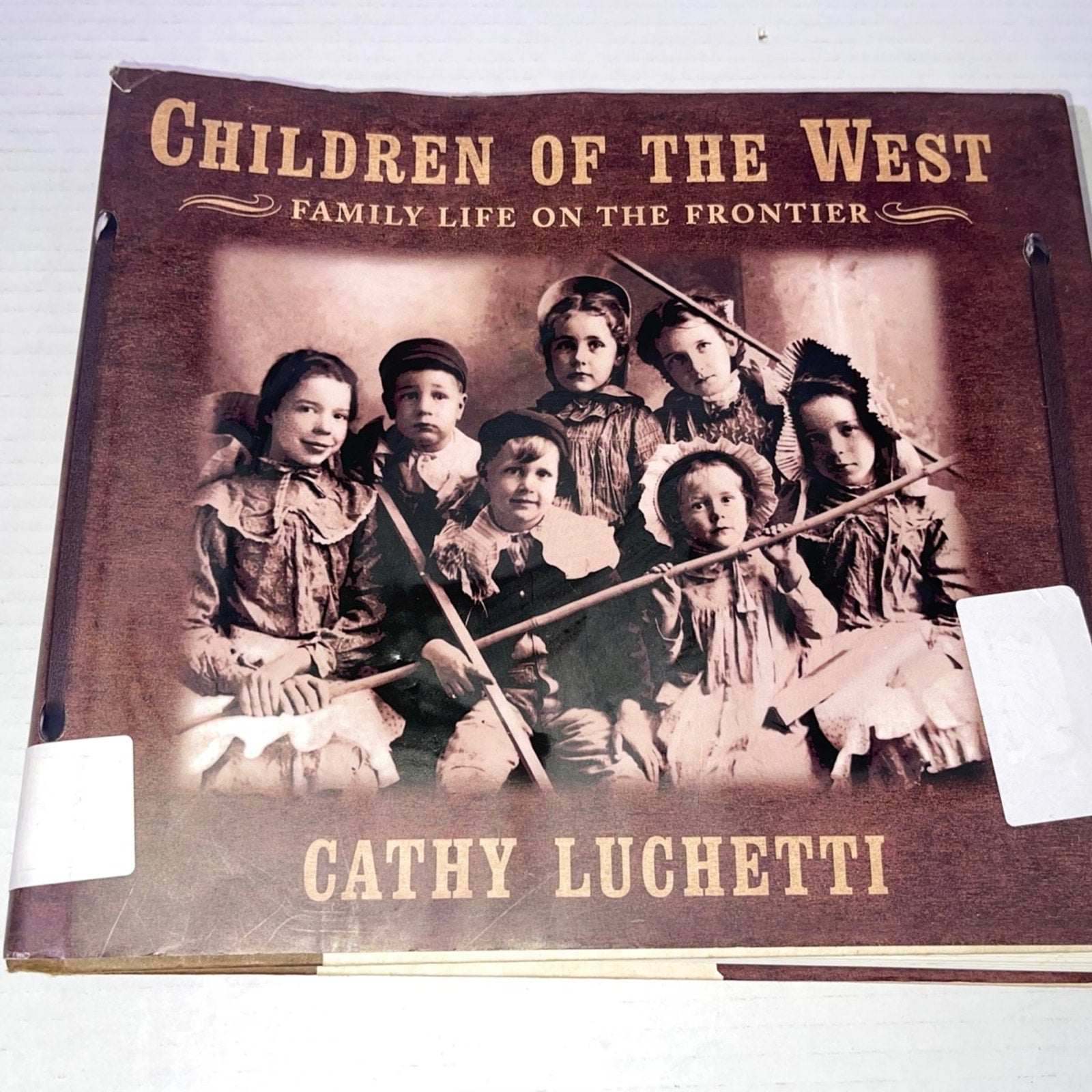 Cathy Luchetti Children of the West: Family Life on the Frontier