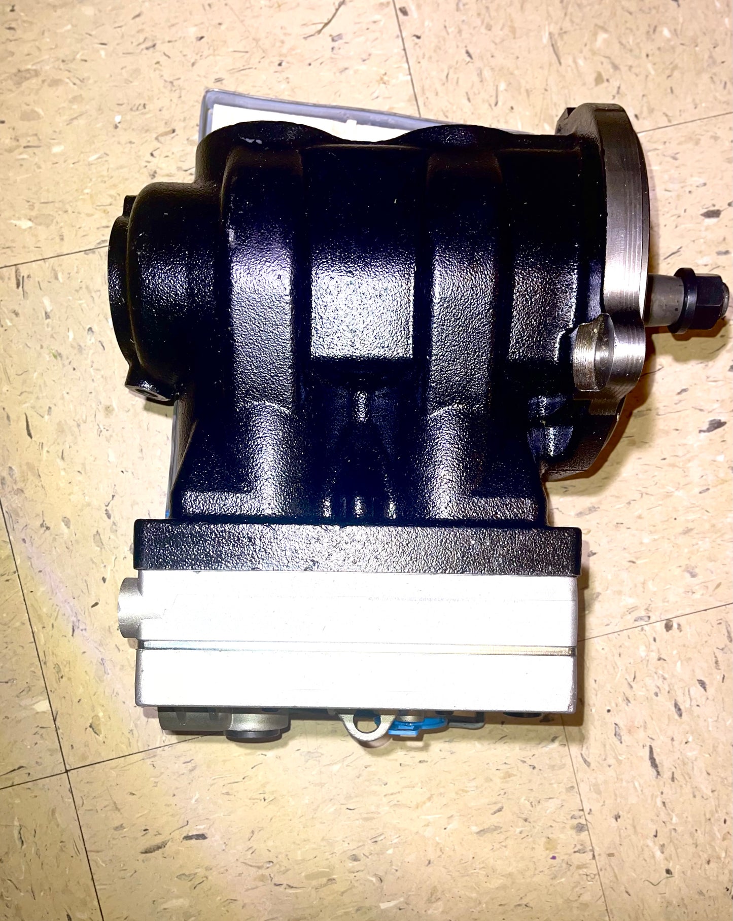 Air Brake Compressor 22016995 20774294 20846000 85013935 85146151 Volvo D13 Engine