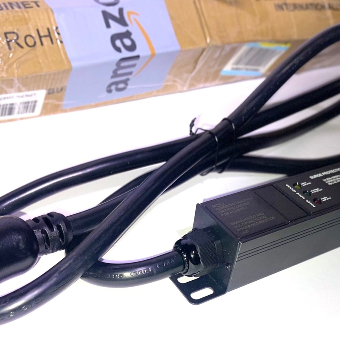 8way C13 C19 30A 120V-240V Metered PDU Current Volts Digital Meter SPD L6-30P amp PDU (06-30A-S005)