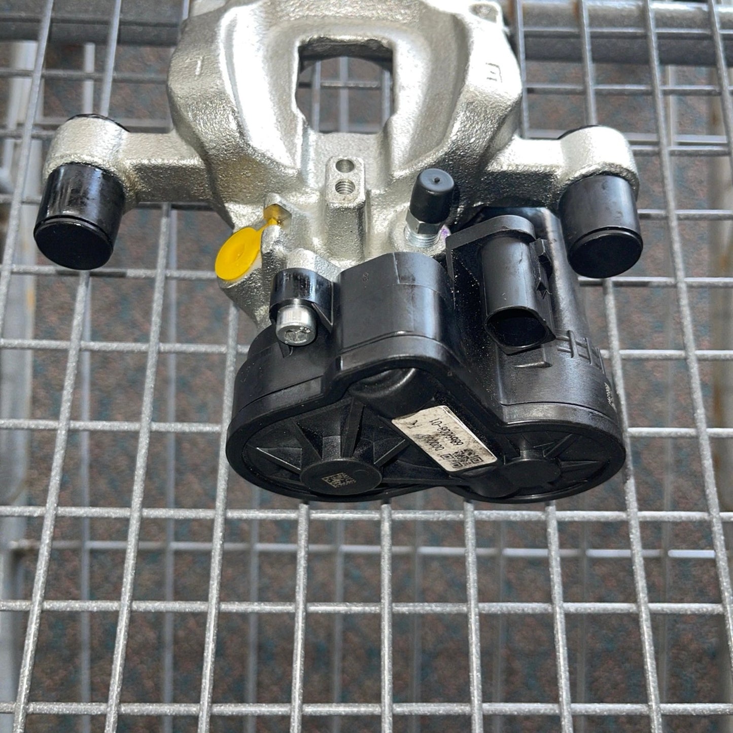 Brake Caliper Rear Left Driver Side for 2016-20 Jaguar XF XE F-PACE T2H37950 T2H7435 T2H37952 J9C25311 T2H40281 T4K8132 T4N7528