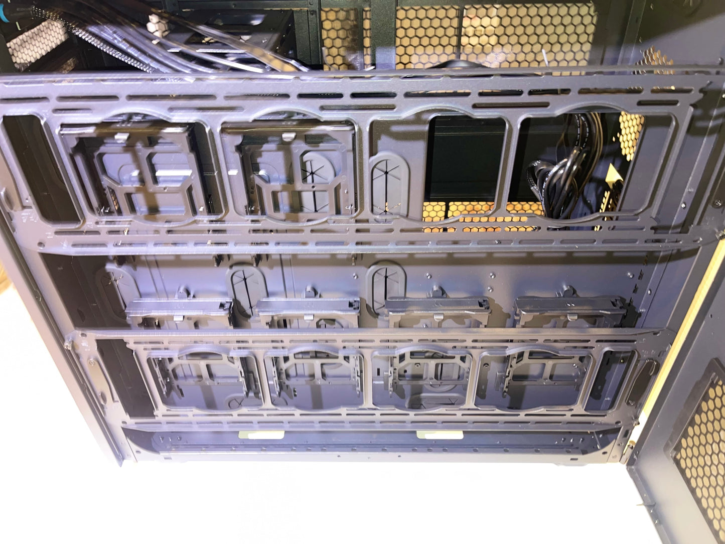 Thermaltake AX700 Super Tower; SSI-CEB/SSI-EEB/XL-ATX/E-ATX; 560mm Radiator Support; 360mm-630mm GPU Clearance; Support for up to 18x 3.5 or 2.5"; Supports 2X 5.25; CA-11B-00F1NN-00

Brand Thermaltake
Motherboard Compatability Extended ATX, Server ATX, AT