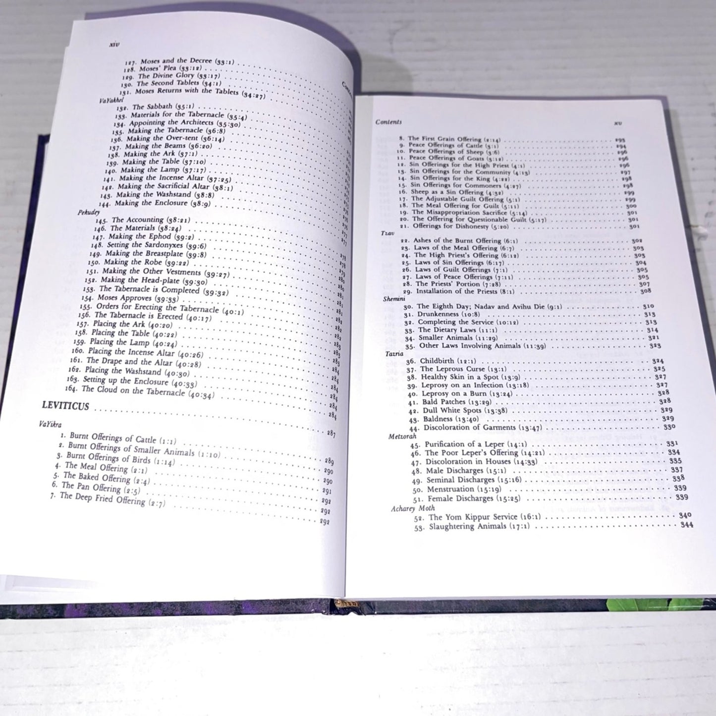 The Living Torah: A new Translation Based On Traditional Jewish Sources (The Five Books of Moses) 3rd by Aryeh Kaplan (1981) Hardcover