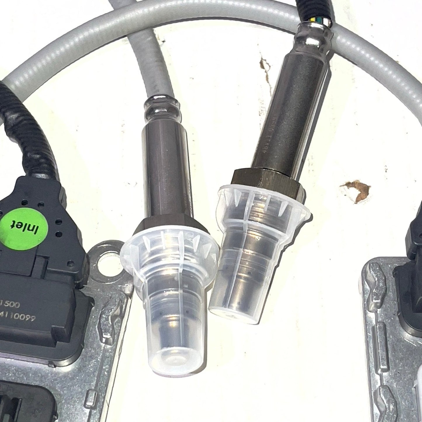 22303391 22303390 Inlet & Outlet Nox Sensor with 2011-2022 Volvo VNL D11/D13/D16 2013-2016 Mack GU4/GU5/GU7/GU8/CXU LEU LR600 MRU Truck Replacement 5WK97366 5WK97367