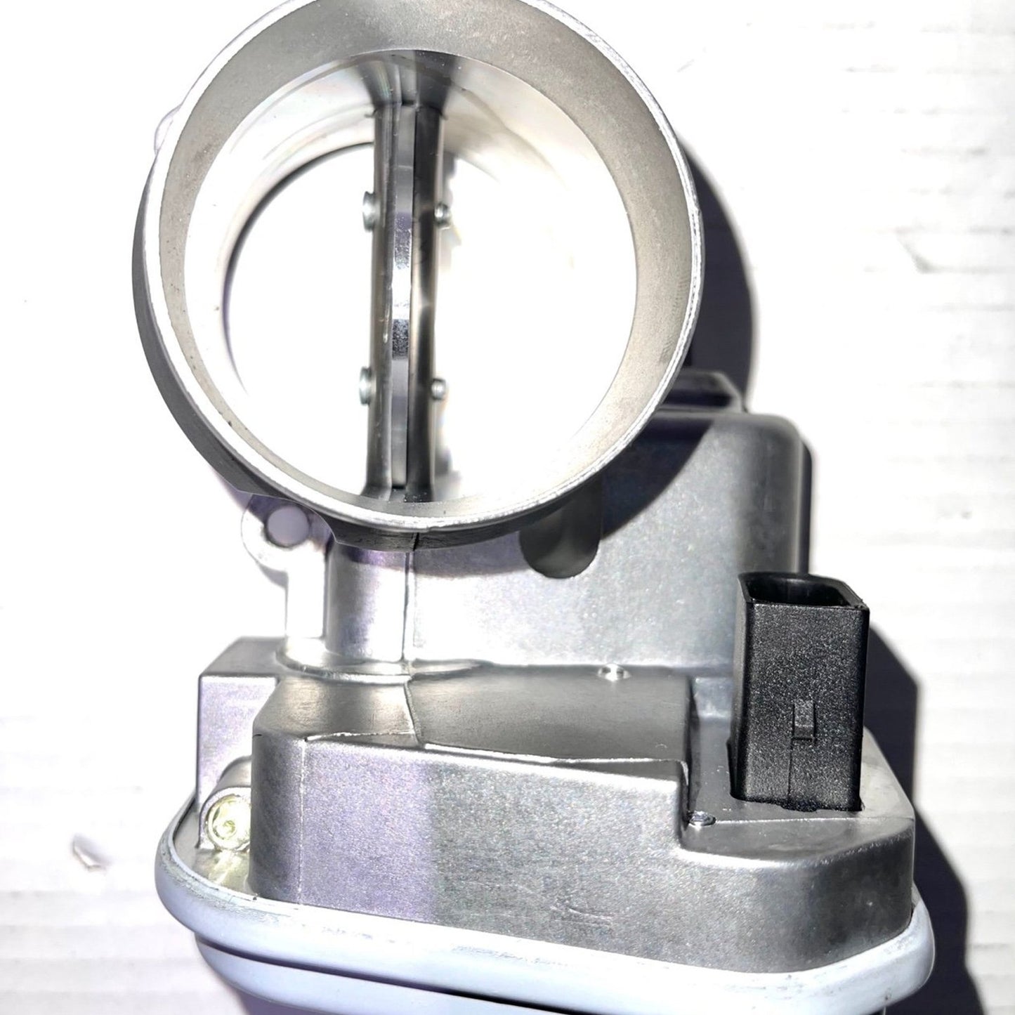 Throttle Body for BMW 1, 3, 5, 7 Series X3 X6 E60 E61 X5 335d 3.0L 11717804384