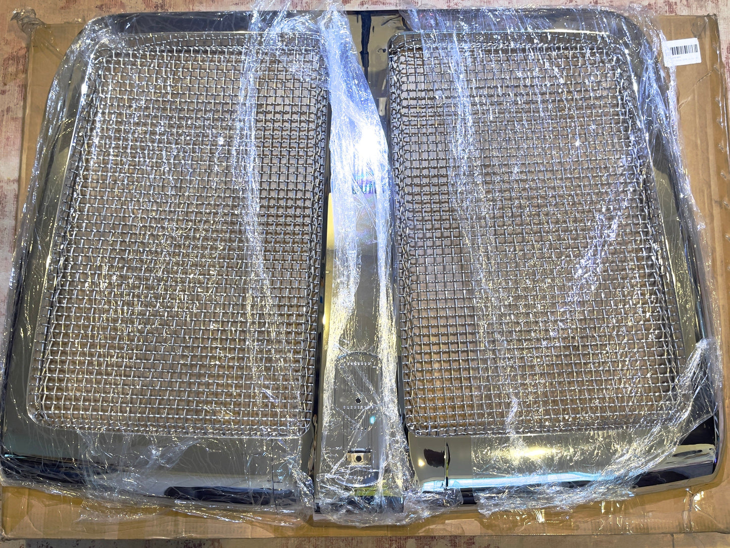 Bumper Grille for 2010-2024 Kenworth T680 Radiator Grill w/Bug Screen Silvery Plastic + Aluminium Replacement for L296155100 L456064110