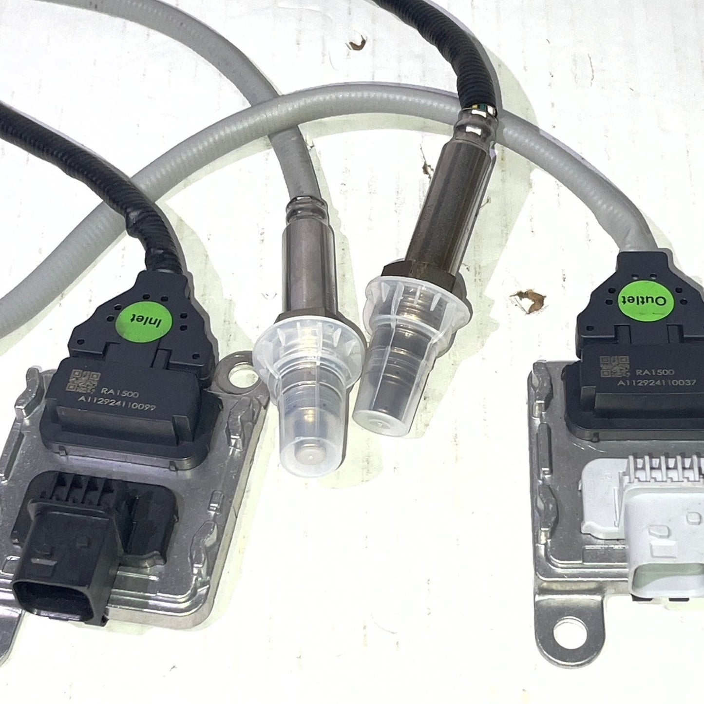 22303391 22303390 Inlet & Outlet Nox Sensor with 2011-2022 Volvo VNL D11/D13/D16 2013-2016 Mack GU4/GU5/GU7/GU8/CXU LEU LR600 MRU Truck Replacement 5WK97366 5WK97367