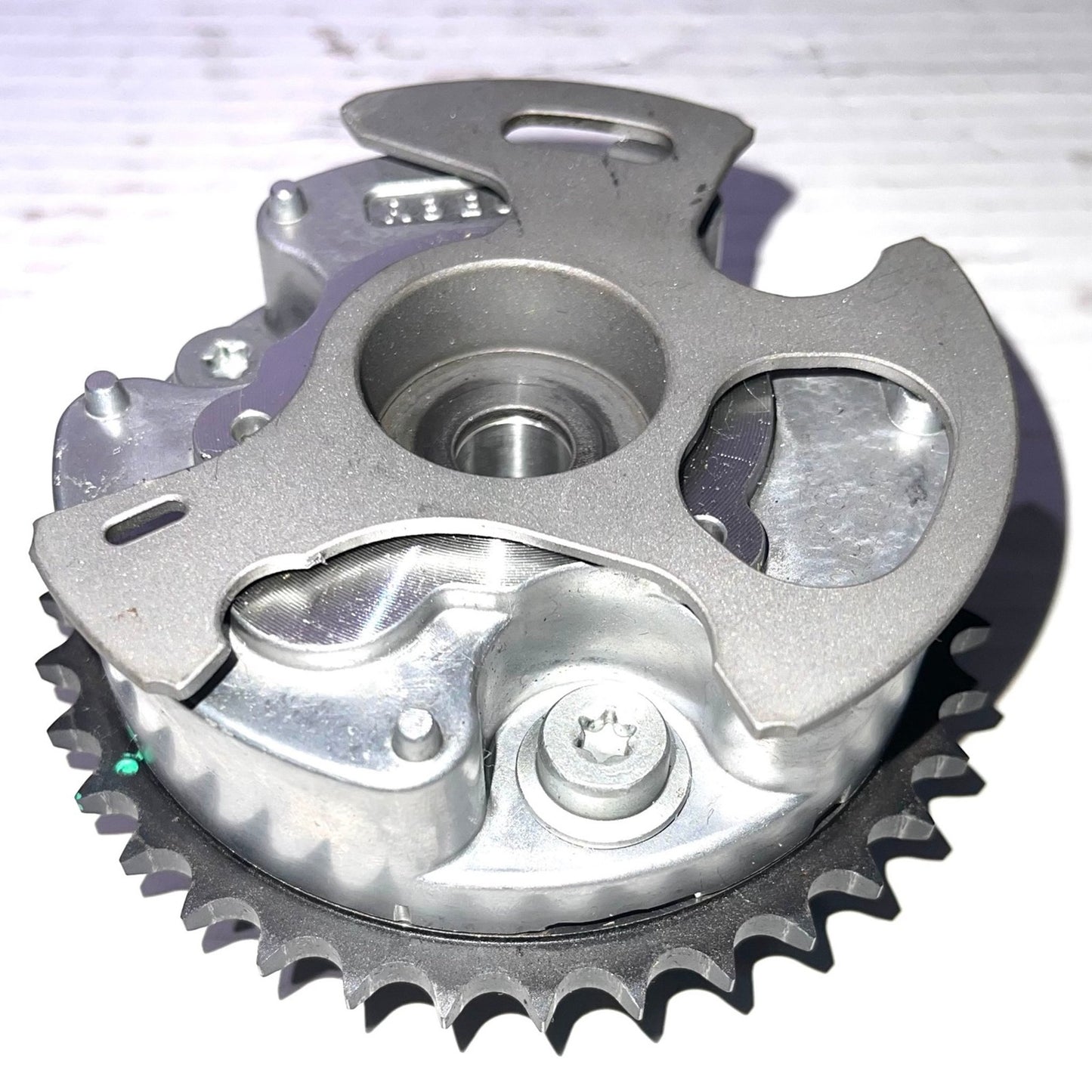 Engine Camshaft Timing Gear 13050-38010 For 2007-2019 Toyota Land Cruiser Tundra GX460 LX570 5.7L 4.6L Replaces 13050-0S020 130500S020 130500S010 13050-0S010