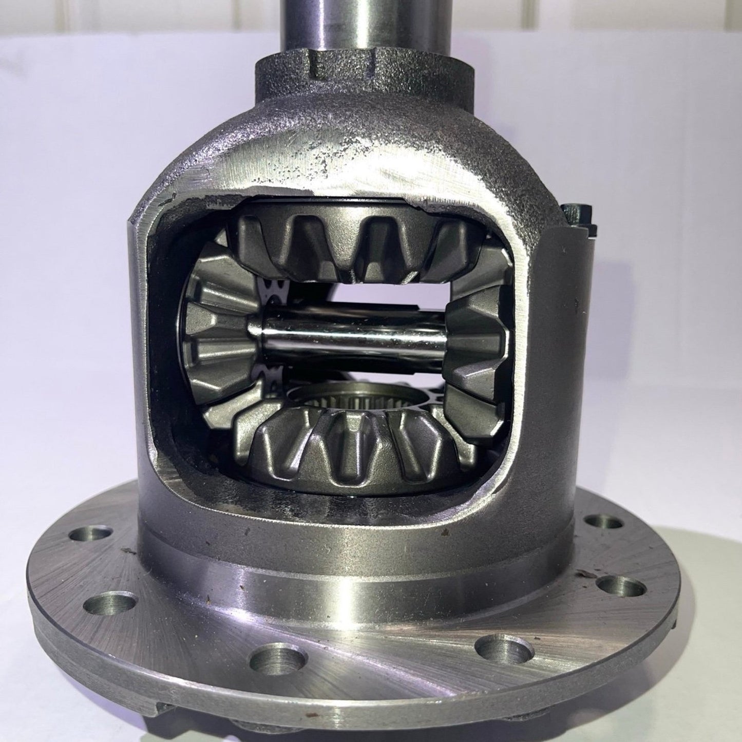 GM 8.6L Differential Carrier Case YC G40048044) Differential Carrier GM 8.6L