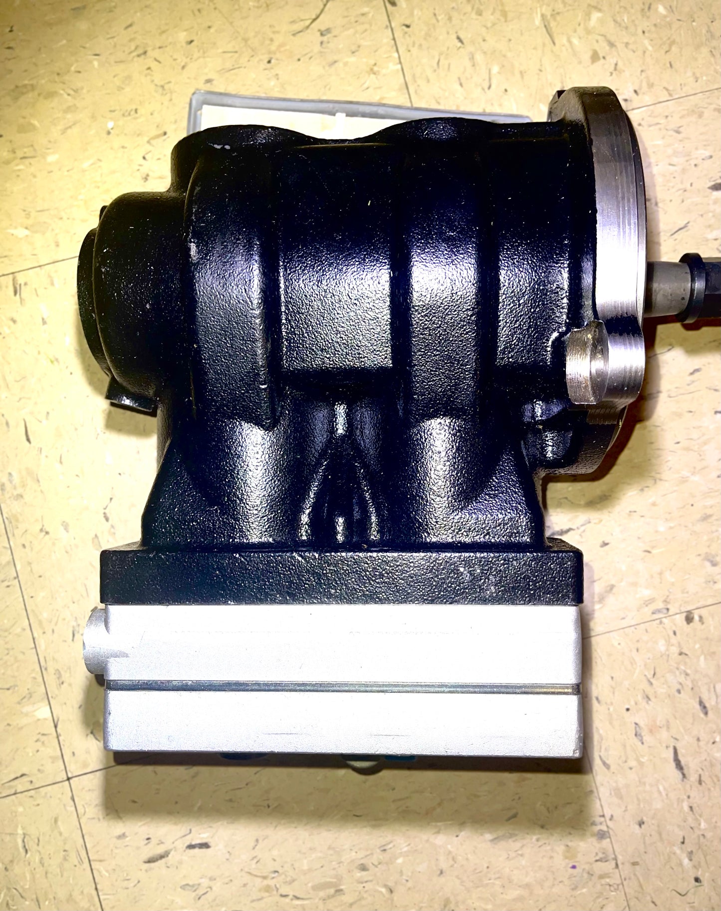 Air Brake Compressor 22016995 20774294 20846000 85013935 85146151 Volvo D13 Engine