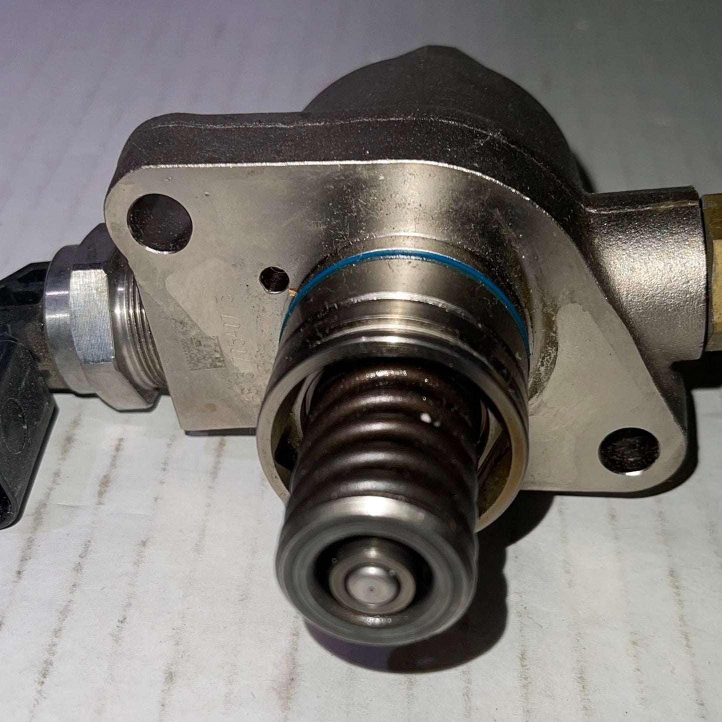 Car Pressure Fuel Pump for AUDI VOLKSWAGON PASSAT 2016-2017 06L127027 06L127027A