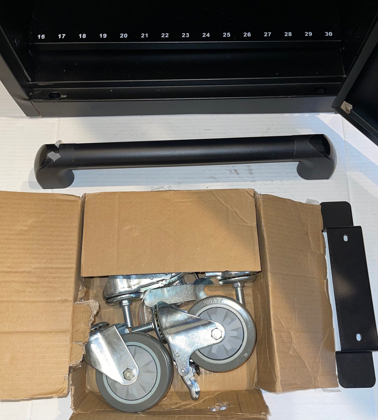 ARTMAN B30EL Tablet/Chromebook/Laptop Charging Cart with Keypad Lock (30 Devices) Slot