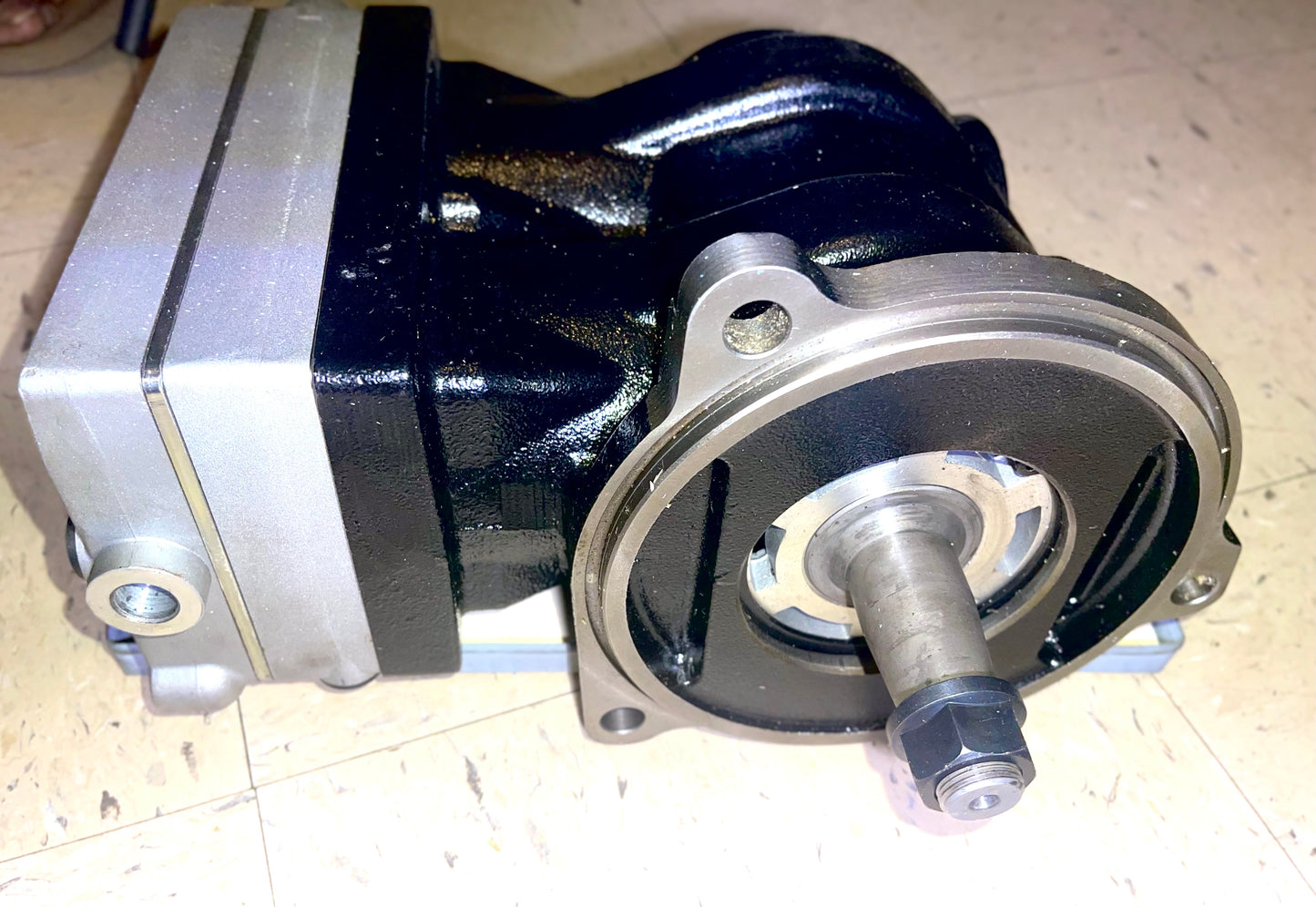 Air Brake Compressor 22016995 20774294 20846000 85013935 85146151 Volvo D13 Engine