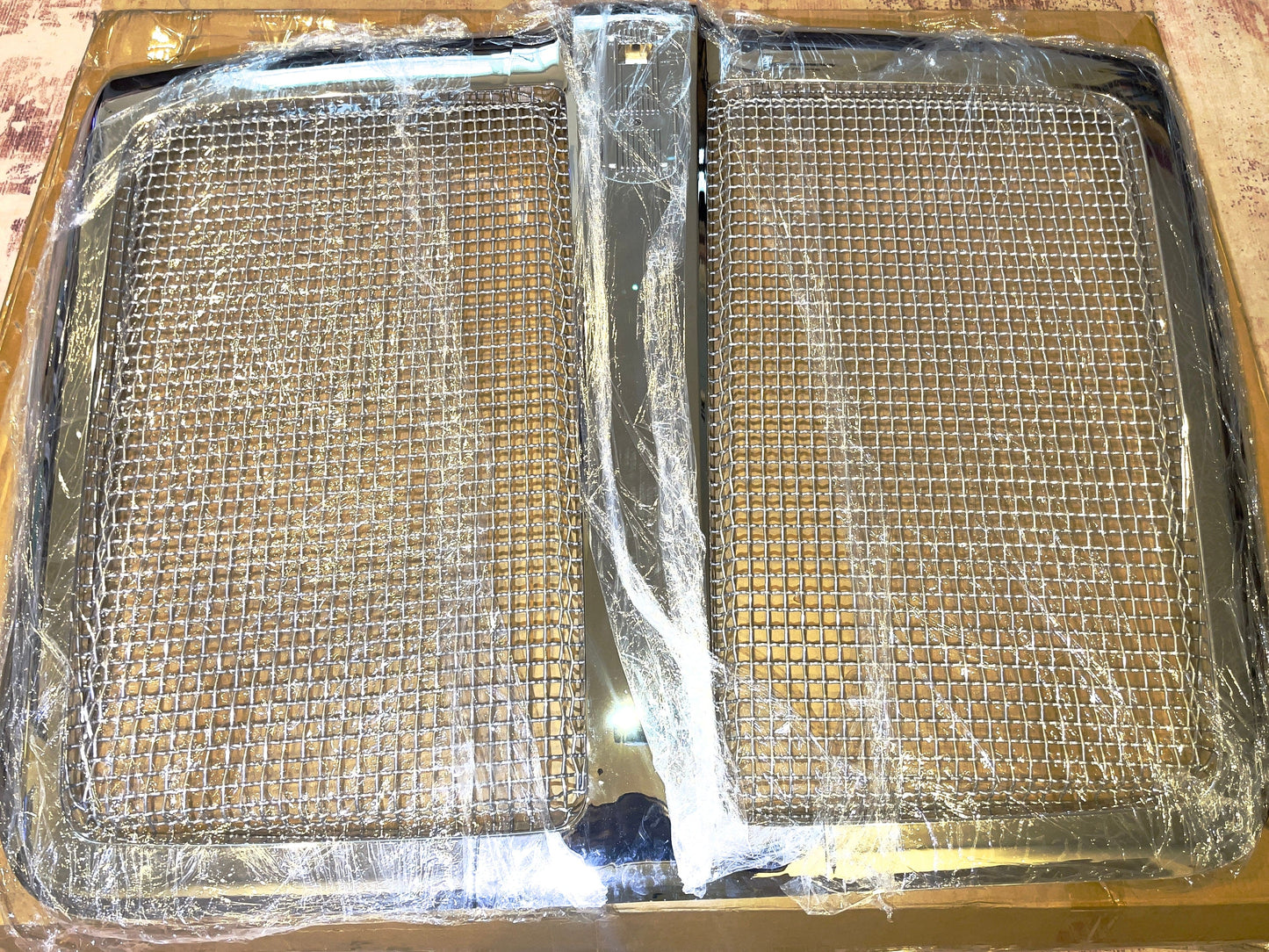 Bumper Grille for 2010-2024 Kenworth T680 Radiator Grill w/Bug Screen Silvery Plastic + Aluminium Replacement for L296155100 L456064110