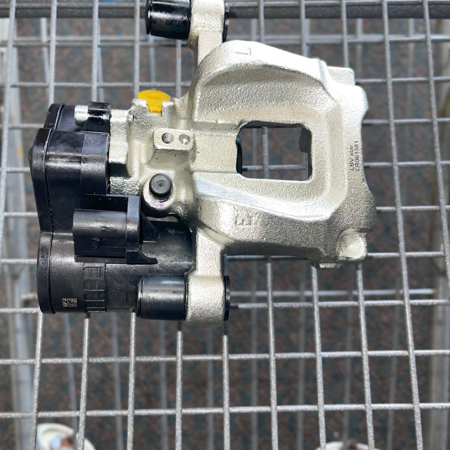 Brake Caliper Rear Left Driver Side for 2016-20 Jaguar XF XE F-PACE T2H37950 T2H7435 T2H37952 J9C25311 T2H40281 T4K8132 T4N7528