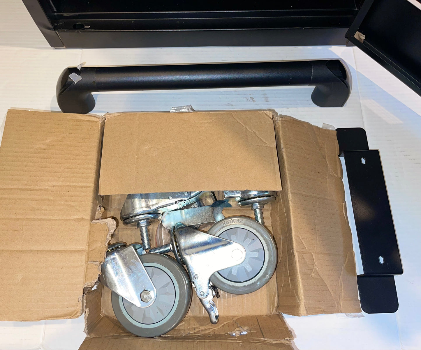 ARTMAN B30EL Tablet/Chromebook/Laptop Charging Cart with Keypad Lock (30 Devices) Slot