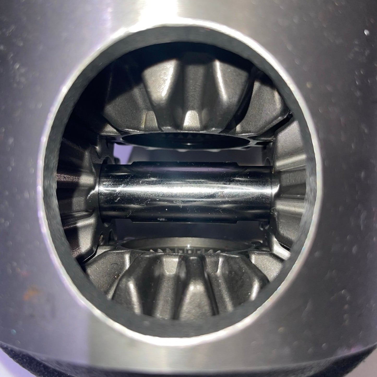 GM 8.6L Differential Carrier Case YC G40048044) Differential Carrier GM 8.6L