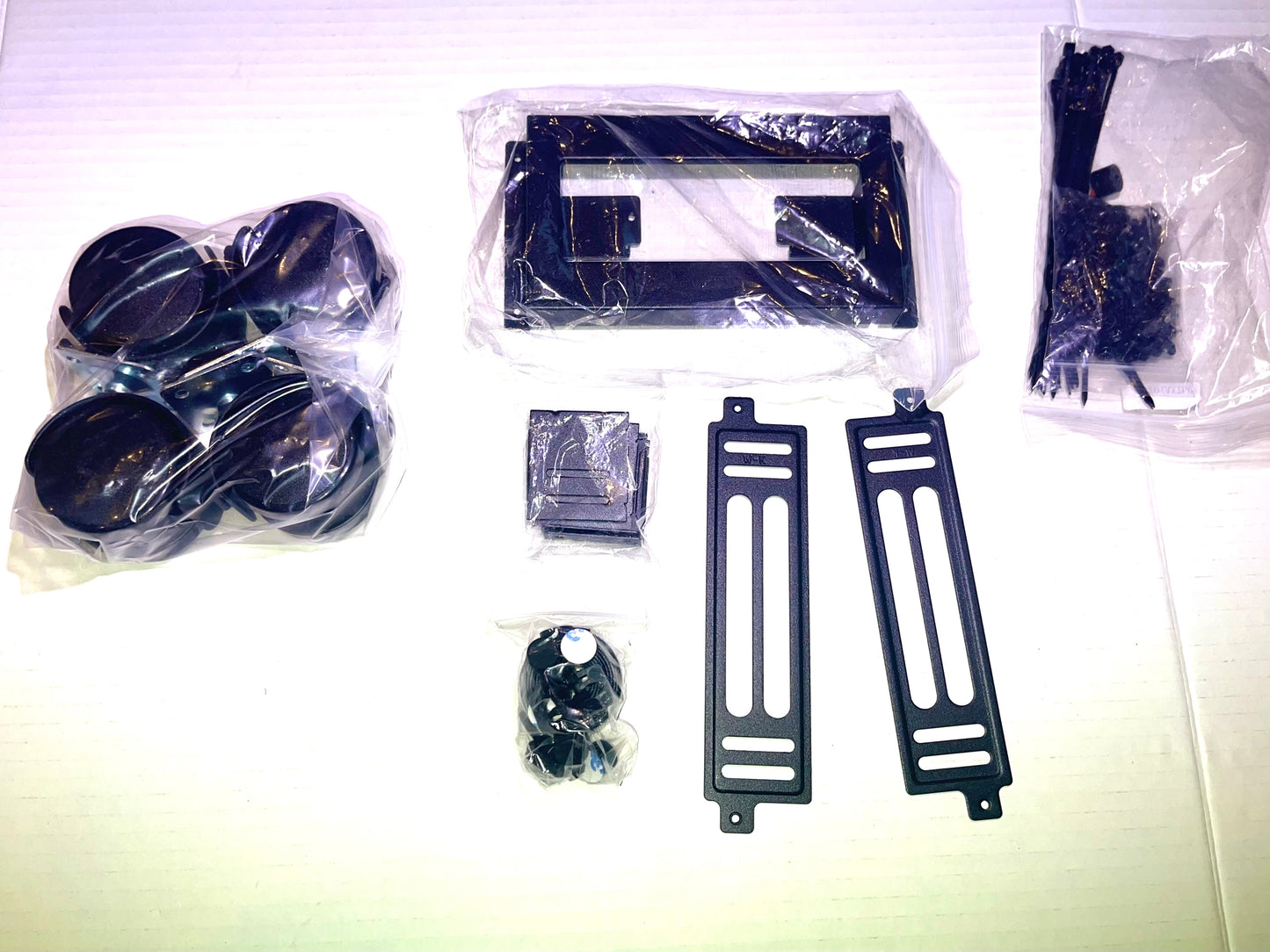 Thermaltake AX700 Super Tower; SSI-CEB/SSI-EEB/XL-ATX/E-ATX; 560mm Radiator Support; 360mm-630mm GPU Clearance; Support for up to 18x 3.5 or 2.5"; Supports 2X 5.25; CA-11B-00F1NN-00

Brand Thermaltake
Motherboard Compatability Extended ATX, Server ATX, AT