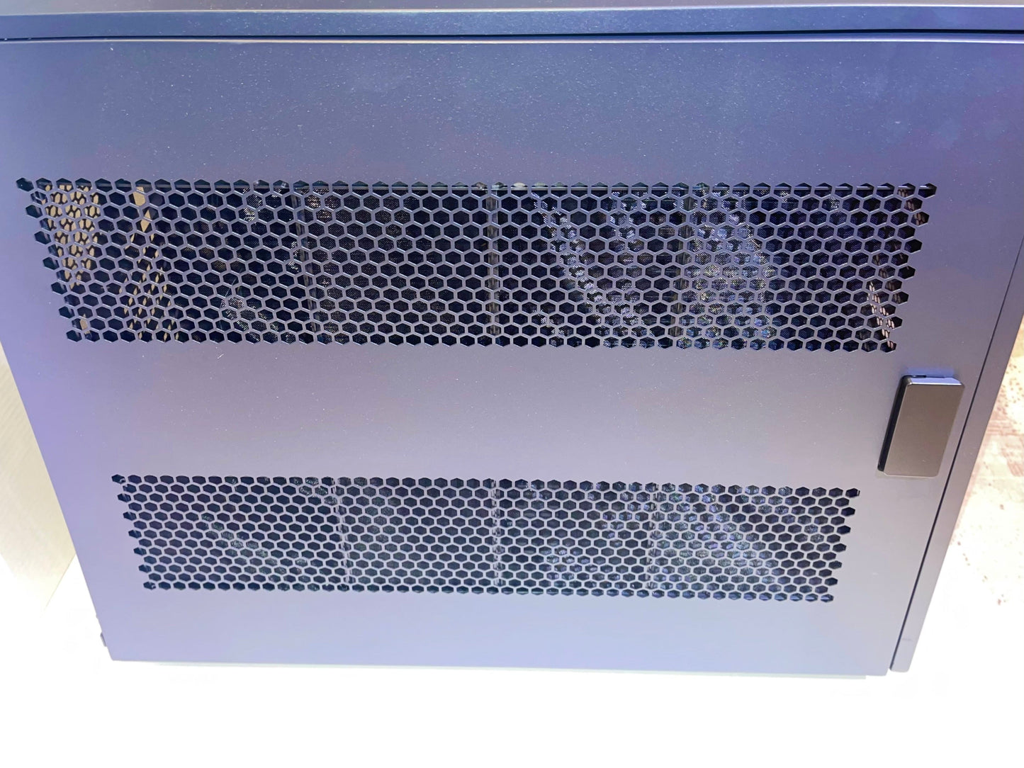 Thermaltake AX700 Super Tower; SSI-CEB/SSI-EEB/XL-ATX/E-ATX; 560mm Radiator Support; 360mm-630mm GPU Clearance; Support for up to 18x 3.5 or 2.5"; Supports 2X 5.25; CA-11B-00F1NN-00

Brand Thermaltake
Motherboard Compatability Extended ATX, Server ATX, AT