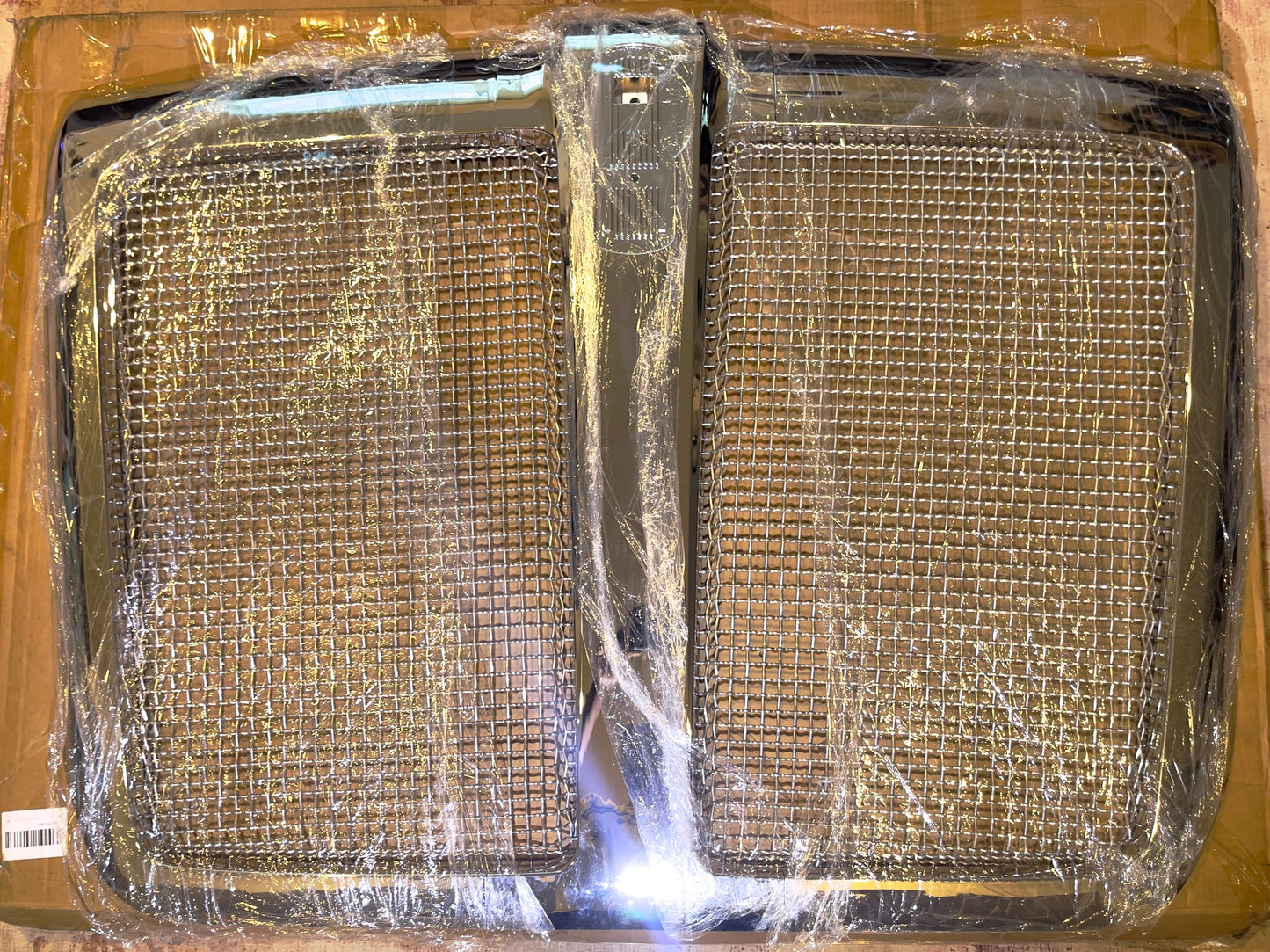 Bumper Grille for 2010-2024 Kenworth T680 Radiator Grill w/Bug Screen Silvery Plastic + Aluminium Replacement for L296155100 L456064110