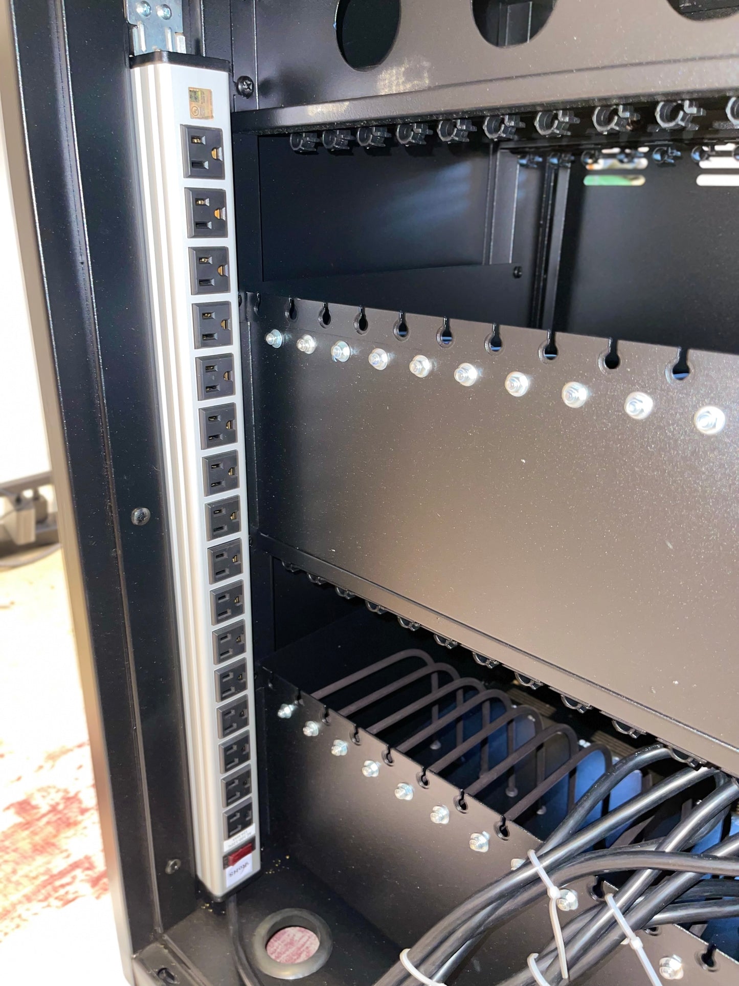 ARTMAN B30EL Tablet/Chromebook/Laptop Charging Cart with Keypad Lock (30 Devices) Slot