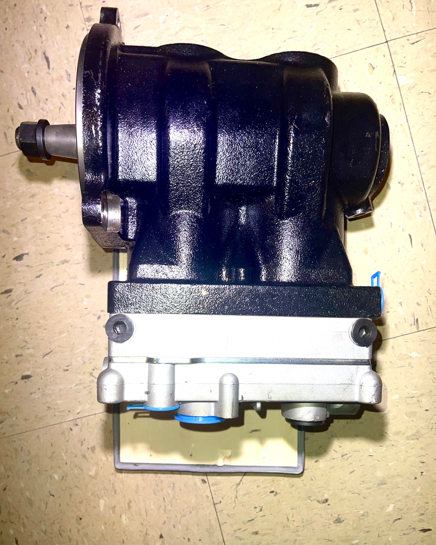 Air Brake Compressor 22016995 20774294 20846000 85013935 85146151 Volvo D13 Engine