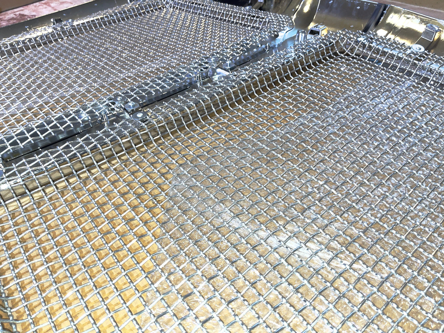 Bumper Grille for 2010-2024 Kenworth T680 Radiator Grill w/Bug Screen Silvery Plastic + Aluminium Replacement for L296155100 L456064110