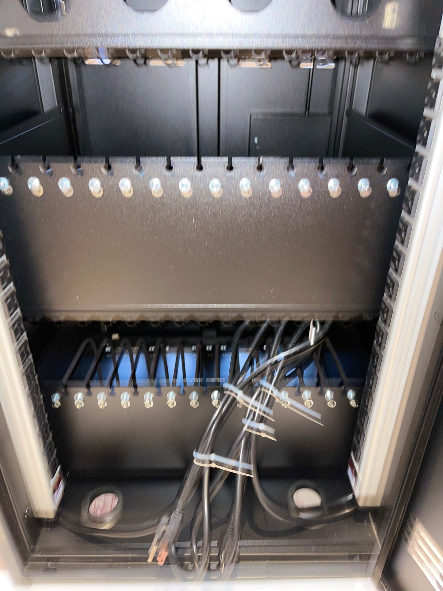 ARTMAN B30EL Tablet/Chromebook/Laptop Charging Cart with Keypad Lock (30 Devices) Slot