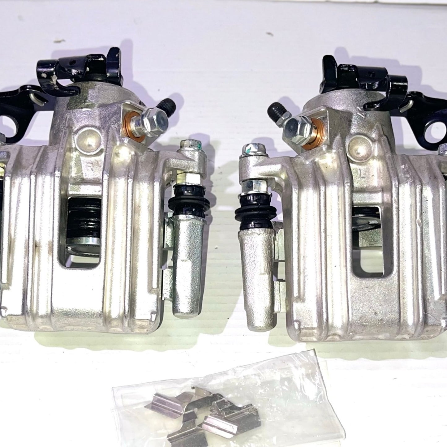 Rear Disc Brake Caliper Assembly Fit Jetta 2000-2005 1.8L 1.9L 2.0L, TT Quattro 2000-2006, Pair Set of 2 Rear Driver and Passenger Side