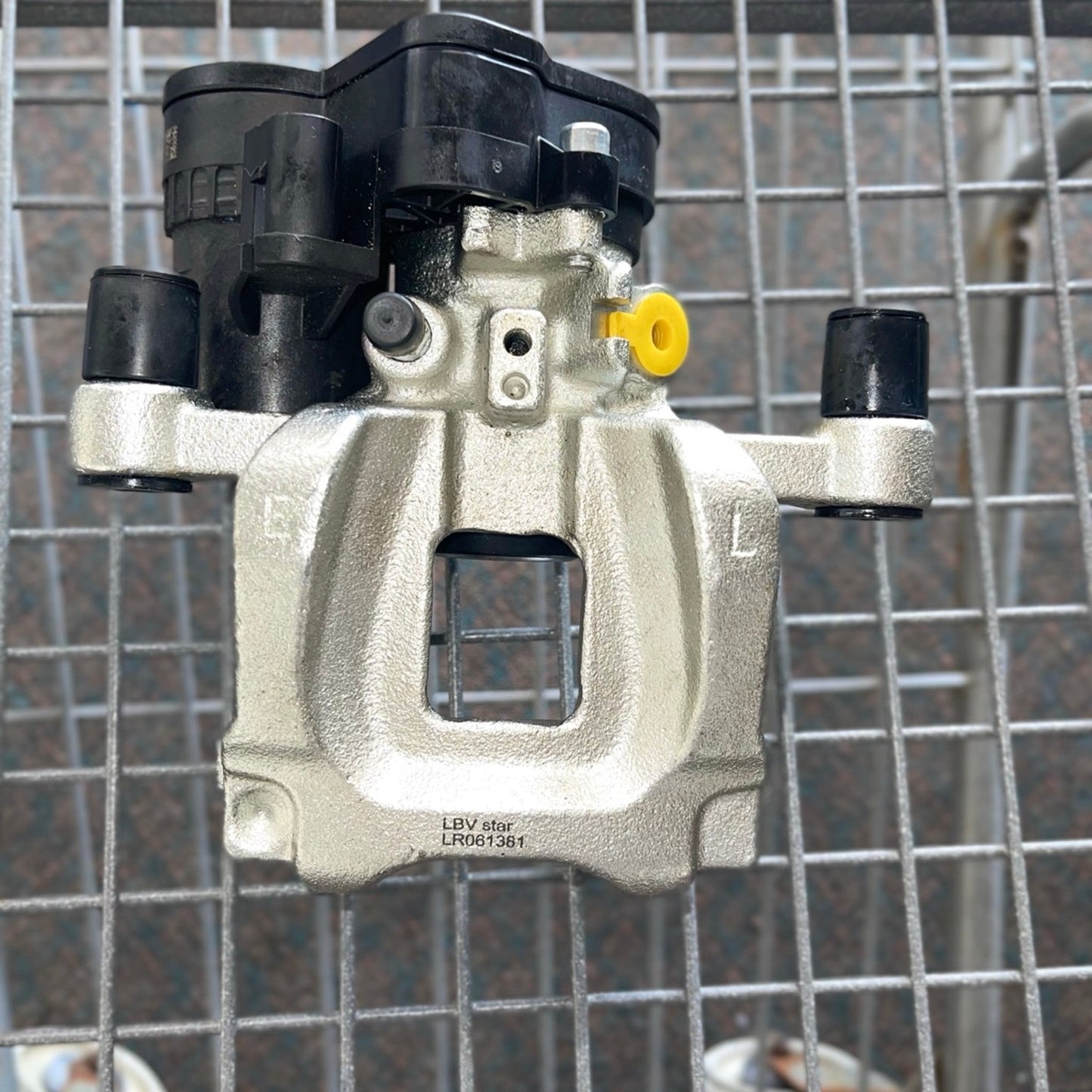 Brake Caliper Rear Left Driver Side for 2016-20 Jaguar XF XE F-PACE T2H37950 T2H7435 T2H37952 J9C25311 T2H40281 T4K8132 T4N7528