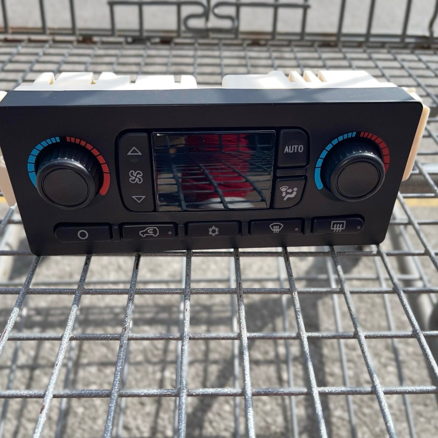 Climate Control Module A/C Heater 599-211XD Buick Rainier Cadillac Escalade Chevrolet Avalanche Silverado 1500 2500 3500 Suburban Tahoe Trailblazer GMC Yukon Sierra Envoy