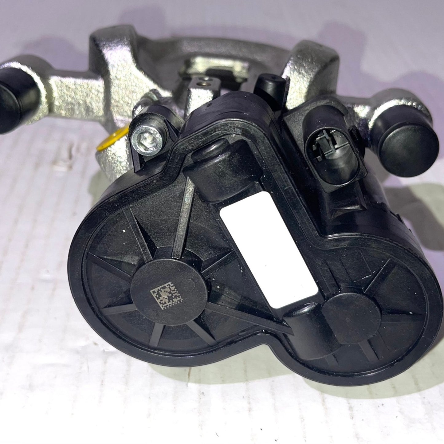 Brake Caliper Rear Left Driver Side for 2016-20 Jaguar XF XE F-PACE T2H37950 T2H7435 T2H37952 J9C25311 T2H40281 T4K8132 T4N7528