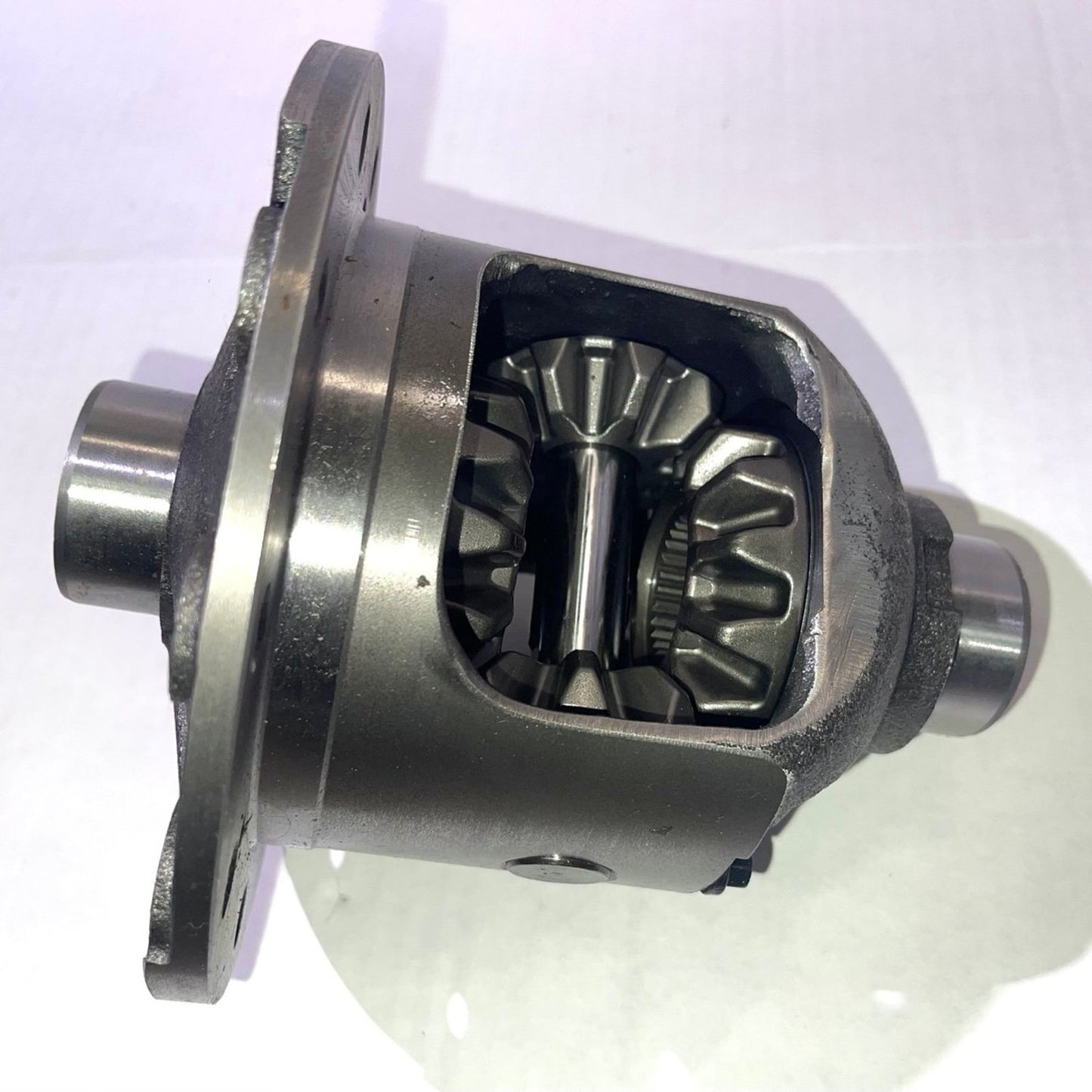 GM 8.6L Differential Carrier Case YC G40048044) Differential Carrier GM 8.6L