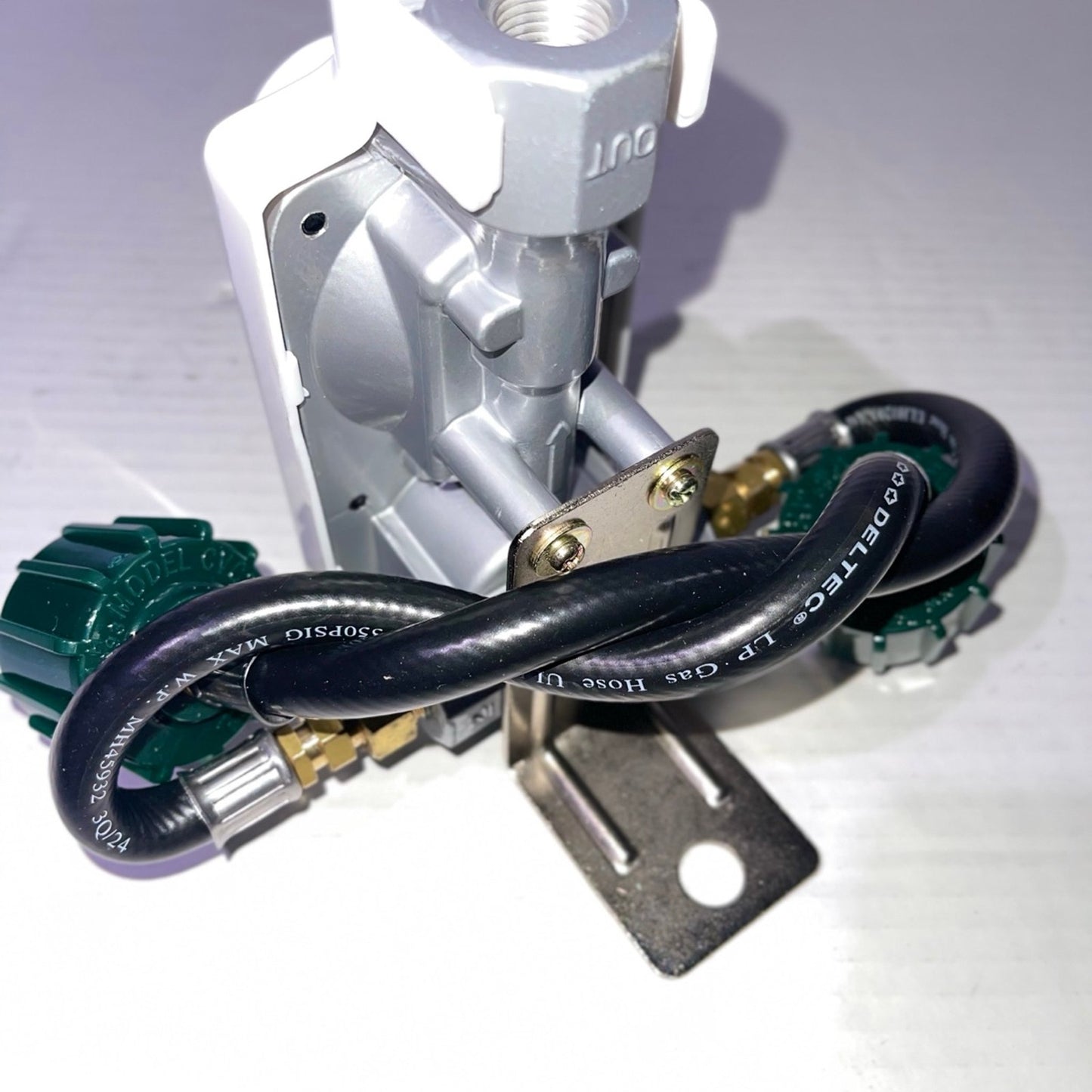 RecPro RV Propane Gas Regulator 2-Stage Auto Changeover | LP Tank Dual Hookup (w