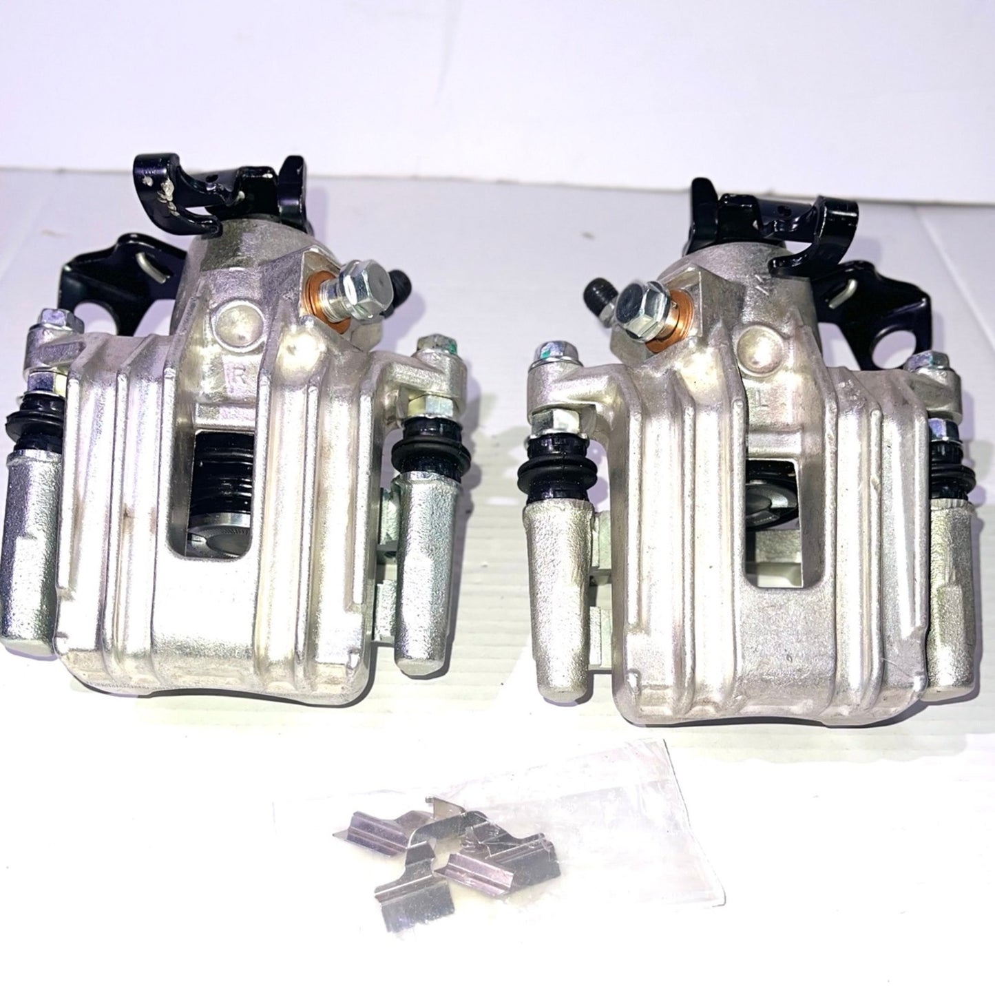 Rear Disc Brake Caliper Assembly Fit Jetta 2000-2005 1.8L 1.9L 2.0L, TT Quattro 2000-2006, Pair Set of 2 Rear Driver and Passenger Side